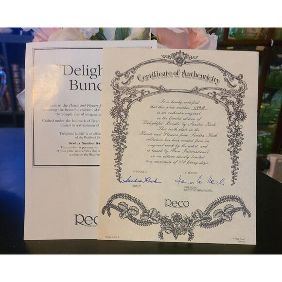 Reco "Delightful Bundle" Sandra Kuck 8.5" Plate w/ Gold Trim Hearts and Flowers - Picture 3 of 3